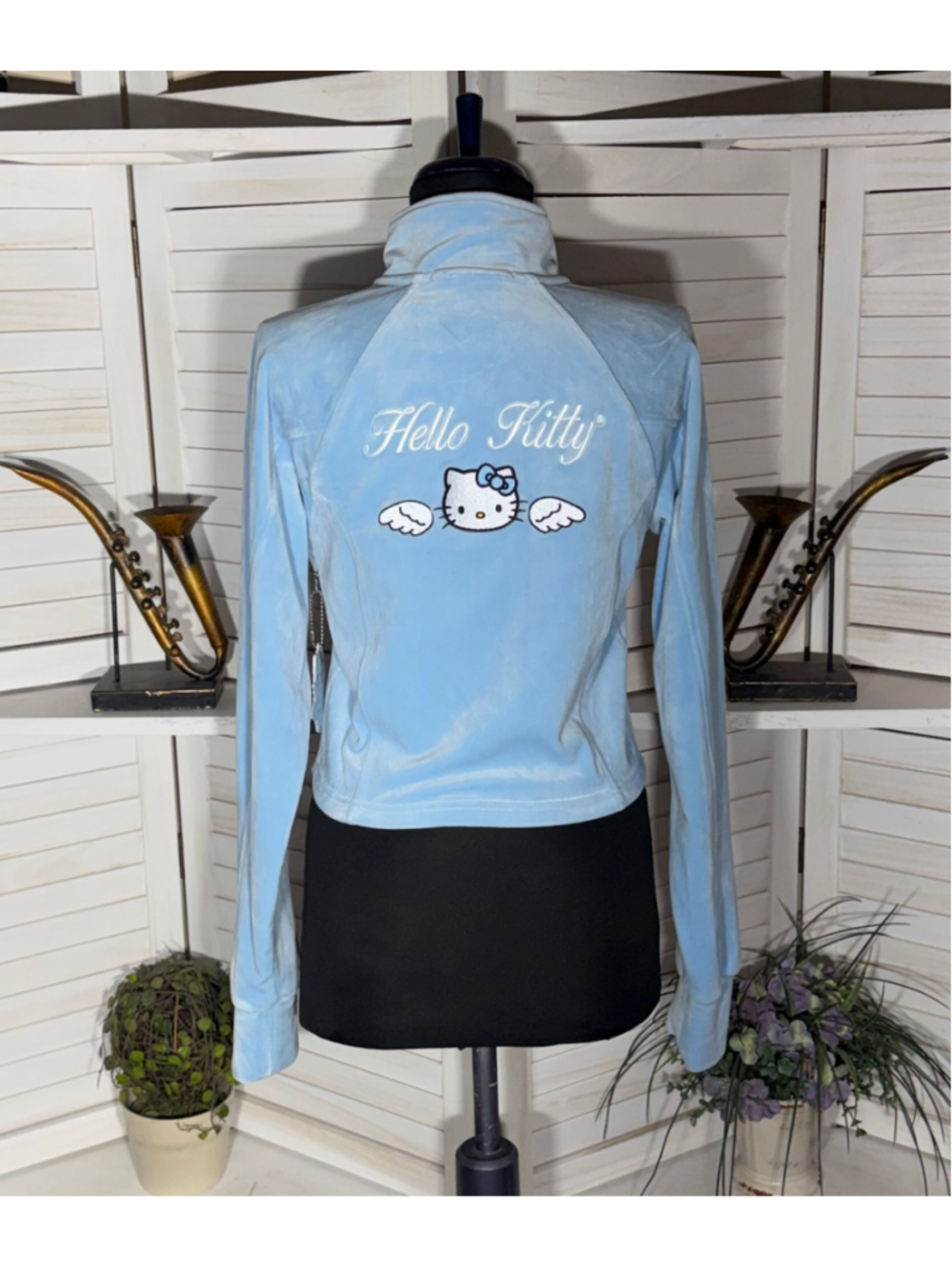 Hello Kitty sweatshirt Forever 21 limited edition baby blue velour angel heart M